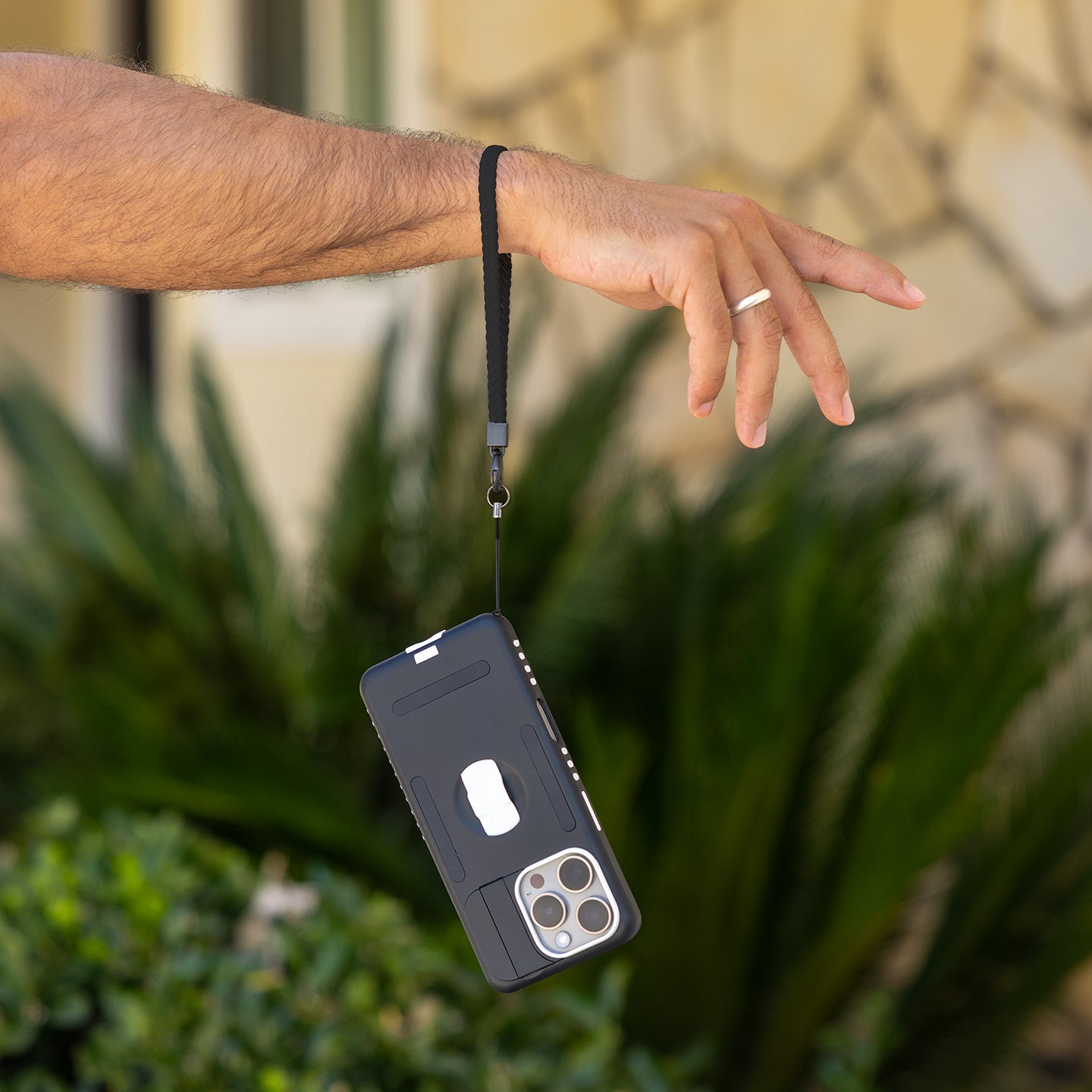 wriststrap-hang | WSTRP-BK