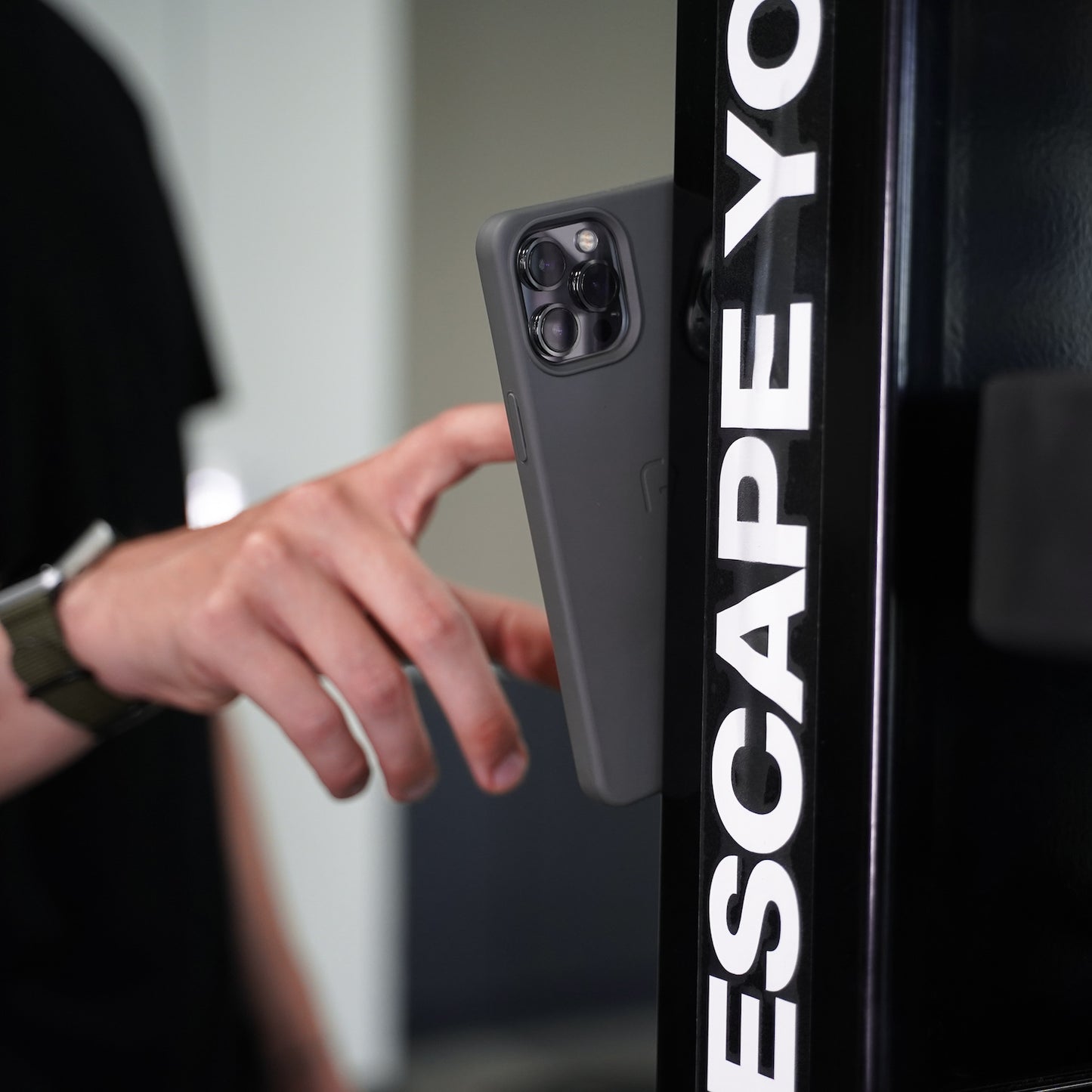 MagBak para iPhone serie 12 + MagStick para montaje en cualquier lugar [Liquidación]